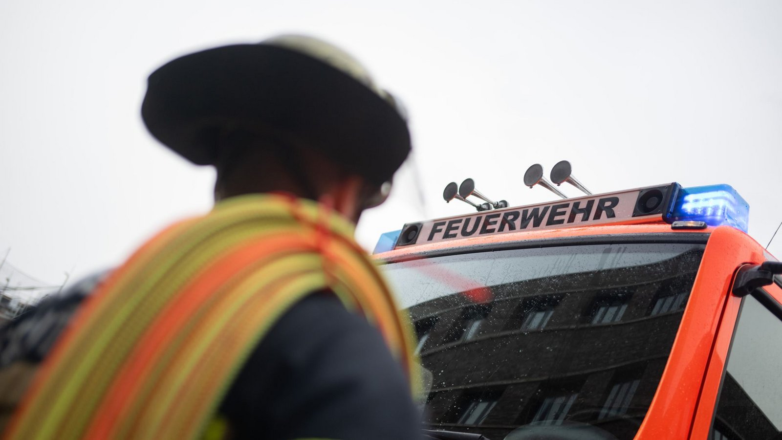 Der Blick in die Feuerwehrstatistik für 2024 zeigt: Knapp die Hälfte der 135 000 Einsätze im Land waren Hochwasser- und Unwetterlagen geschuldet.Foto: Marijan Murat/dpa Der Blick in die Feuerwehrstatistik für 2024 zeigt: Knapp die Hälfte der 135 000 Einsätze im Land waren Hochwasser- und Unwetterlagen geschuldet.Foto: Marijan Murat/dpa