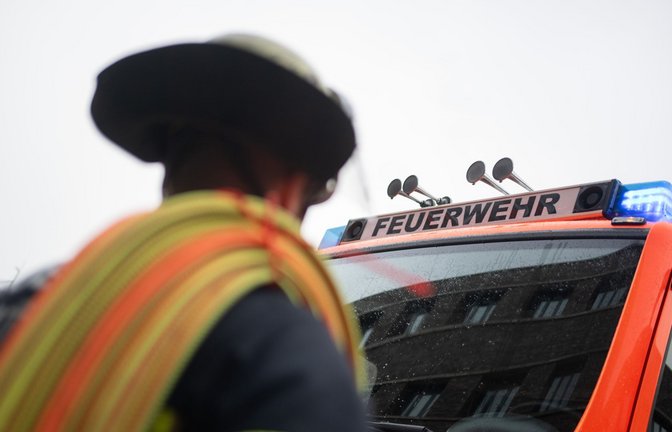 Der Blick in die Feuerwehrstatistik für 2024 zeigt: Knapp die Hälfte der 135 000 Einsätze im Land waren Hochwasser- und Unwetterlagen geschuldet.<span class='image-autor'>Foto: Marijan Murat/dpa</span>