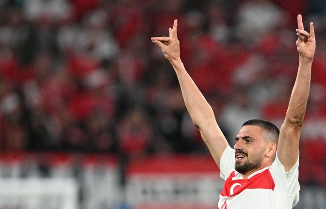 „Meine türkische Identität“ – Damit erklärt Merih Demiral, warum er nach seinem Siegtreffer gegen Österreich den Gruß der ultranationalistischen Grauen Wölfe zeigte.<span class='image-autor'>Foto: dpa/Sebastian Christoph Gollnow</span>