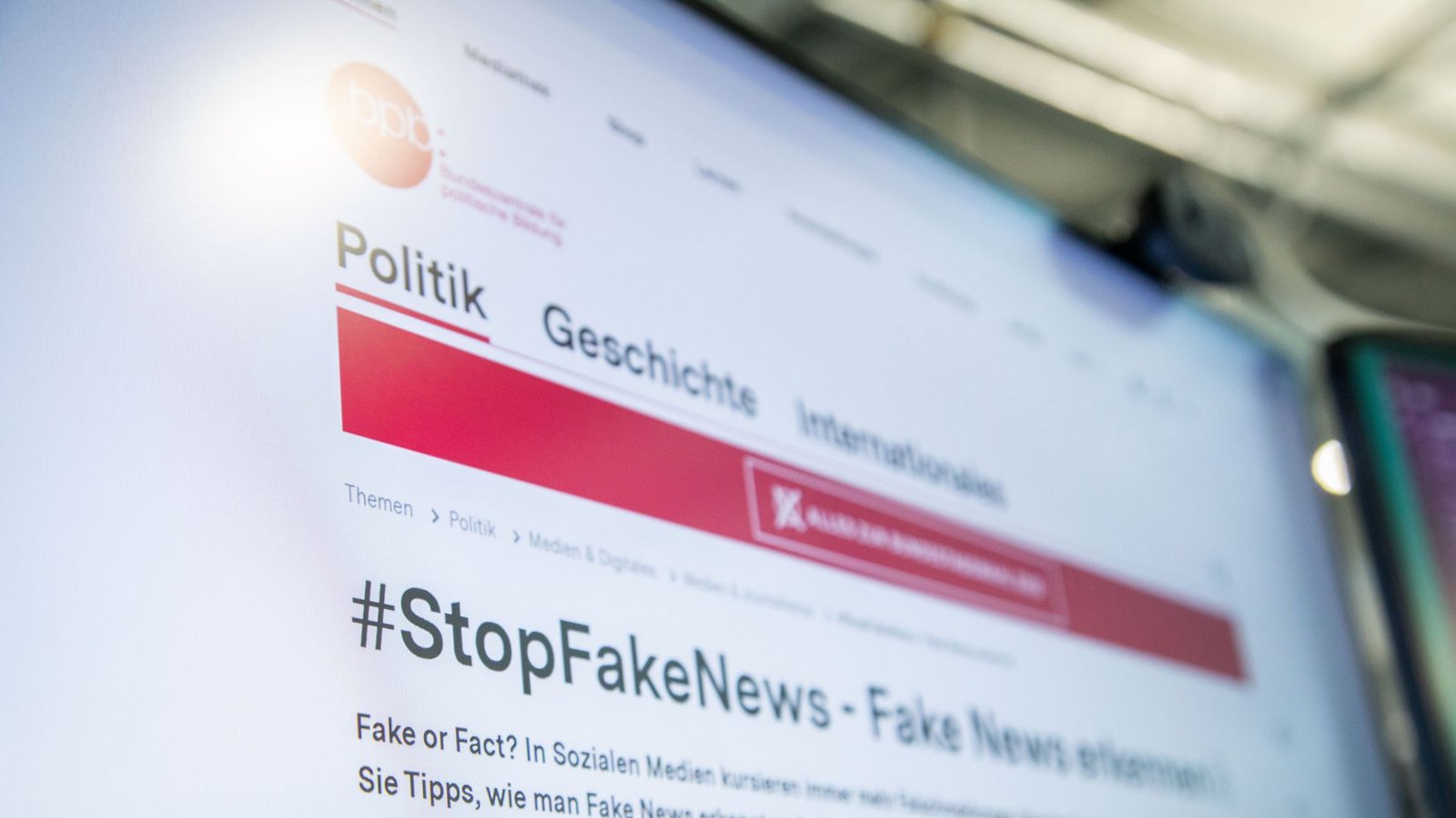 Internetseiten wie die Bundeszentrale für politische Bildung klären über Falschinformationen im Netz auf.Foto: picture alliance/dpa Internetseiten wie die Bundeszentrale für politische Bildung klären über Falschinformationen im Netz auf.Foto: picture alliance/dpa
