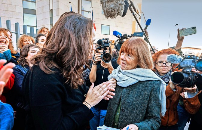 Gisèle Pelicot beim Prozess gegen ihren Ex-Mann und weitere Angeklagte in Avignon.<span class='image-autor'>Foto: imago//Christophe Agostinis</span>