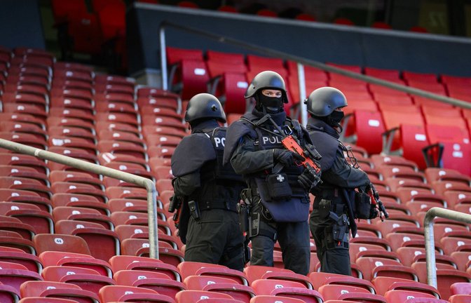 Polizei und Sicherheitsbehörden bereiten sich seit Wochen auf mögliche Angriffe bei der EM vor.<span class='image-autor'>Foto: dpa/Tom Weller</span>
