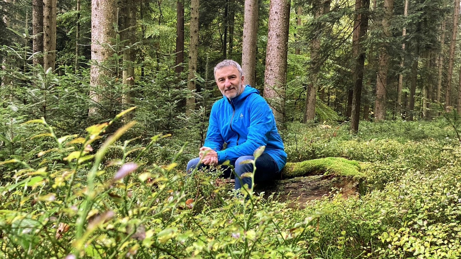 Johannes King in dem Waldstück, das seine Eltern gepachtet hatten.Foto: Matthias Ring Johannes King in dem Waldstück, das seine Eltern gepachtet hatten.Foto: Matthias Ring