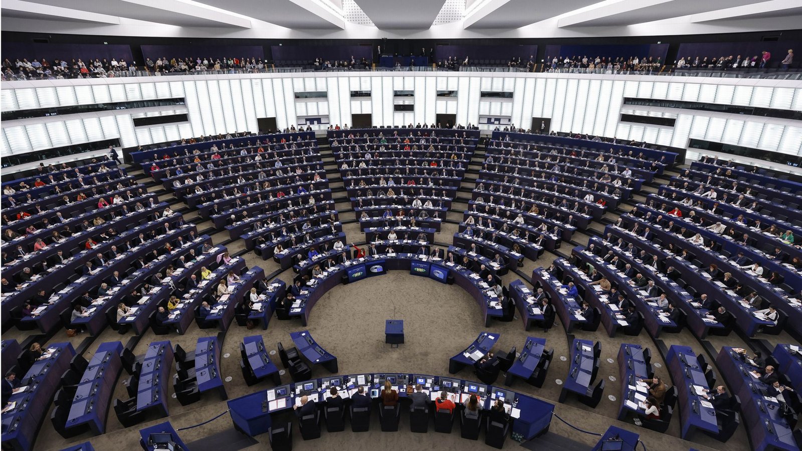 720 Abgeordnete werden bei der Europawahl gewählt. Von der Reglung der Migration bis zur Verteidigung werden sie in den kommenden fünf Jahren wichtige Entscheidungen treffen.Foto: dpa/Jean-Francois Badias 720 Abgeordnete werden bei der Europawahl gewählt. Von der Reglung der Migration bis zur Verteidigung werden sie in den kommenden fünf Jahren wichtige Entscheidungen treffen.Foto: dpa/Jean-Francois Badias