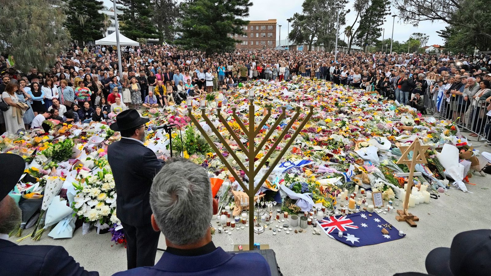 Am Mittwochabend gedachten Politiker und Vertreter verschiedener Glaubensrichtungen in Sydneys den Opfern des Terroranschlags (Archivbild).Foto: Mark Baker/AP/dpa Am Mittwochabend gedachten Politiker und Vertreter verschiedener Glaubensrichtungen in Sydneys den Opfern des Terroranschlags (Archivbild).Foto: Mark Baker/AP/dpa