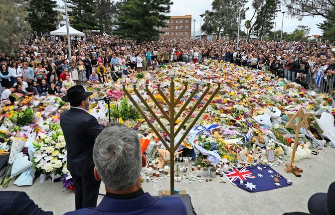 Am Mittwochabend gedachten Politiker und Vertreter verschiedener Glaubensrichtungen in Sydneys den Opfern des Terroranschlags (Archivbild).<span class='image-autor'>Foto: Mark Baker/AP/dpa</span>