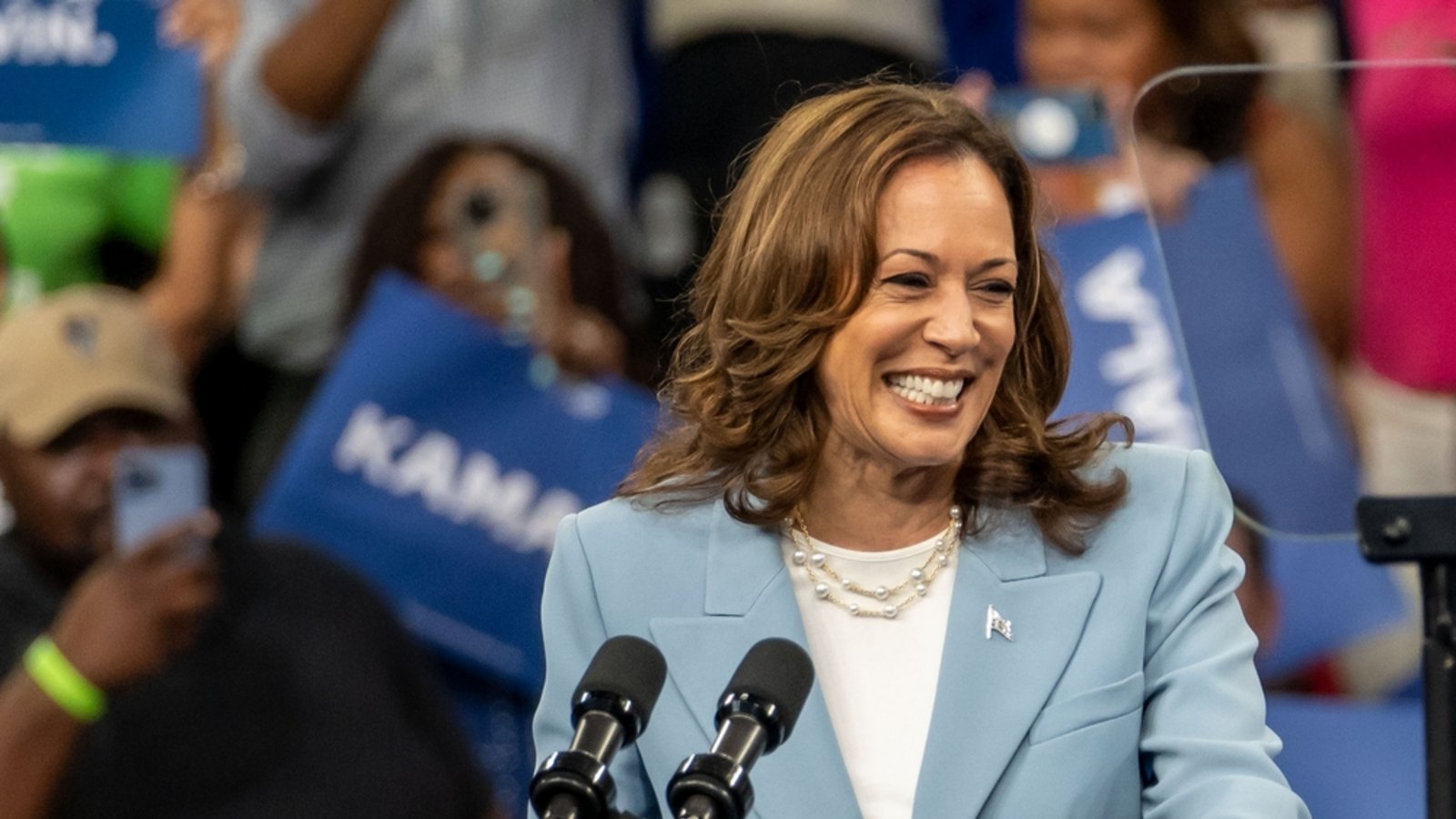 Kamala Harris im Juli 2024 bei einer Veranstaltung in Atlanta.Foto: Phil Mistry/ Shutterstock Kamala Harris im Juli 2024 bei einer Veranstaltung in Atlanta.Foto: Phil Mistry/ Shutterstock