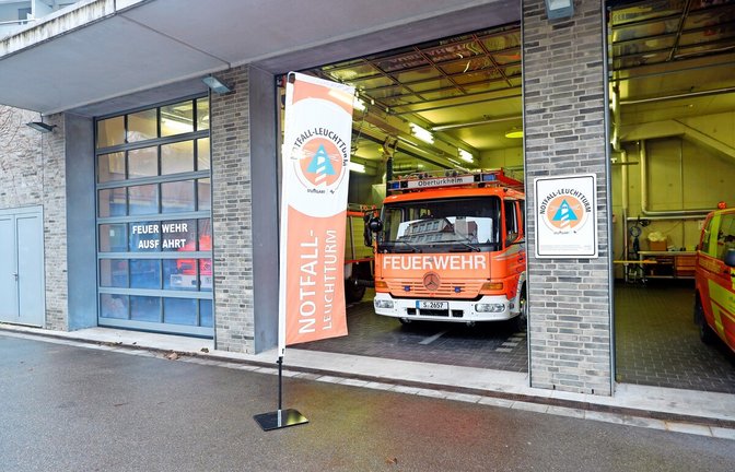 Unter anderem am Feuerwehrhaus in Obertürkheim hat die Stadt einen sogenannten Notfall-Leuchtturm eingerichtet.<span class='image-autor'>Foto: Feuerwehr Stuttgart</span>