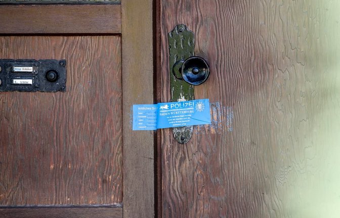 Die Polizei hat den mutmaßlichen Tatort in Niedereschach versiegelt – die Ermittler waren auch vor wenigen Tagen erst wieder in dem unscheinbaren Wohnhaus, in dem die Leiche des 88-Jährigen gefunden wurde.<span class='image-autor'>Marc Eich</span>