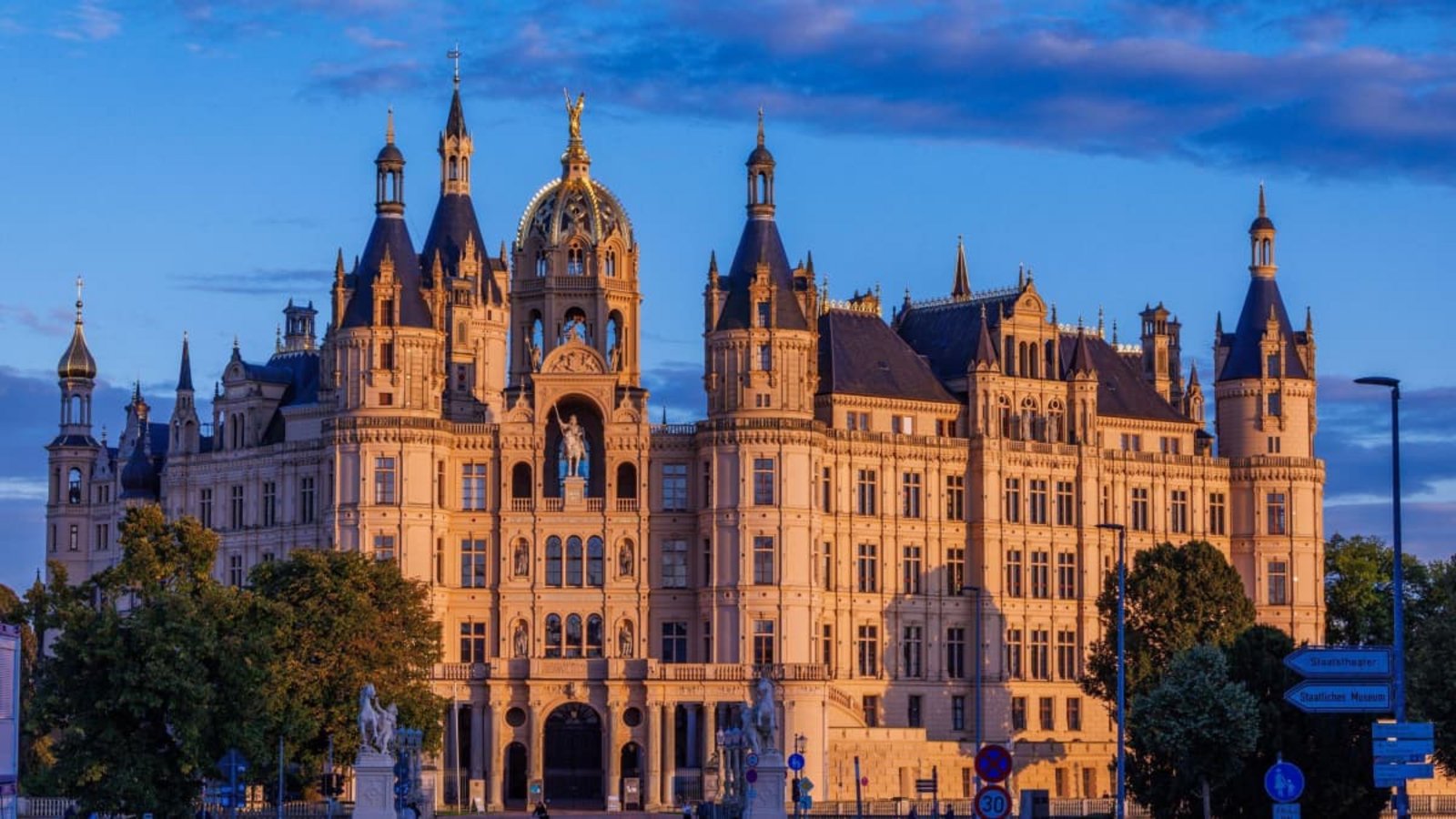 Der Landtagssitz von Mecklenburg-Vorpommern im Schweriner Schloss.Jens Büttner/dpa