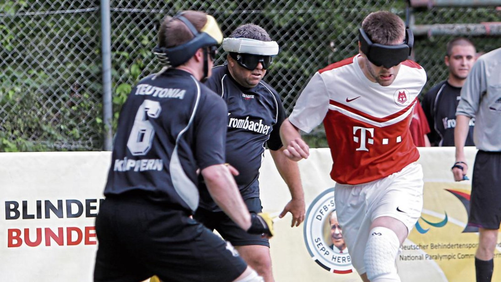 Alexander Fangmann (rechts) spielt mit dem MTV Stuttgart in der Bundesliga und gewann schon sieben Mal den DM-Titel. Foto: Baumann Alexander Fangmann (rechts) spielt mit dem MTV Stuttgart in der Bundesliga und gewann schon sieben Mal den DM-Titel. Foto: Baumann