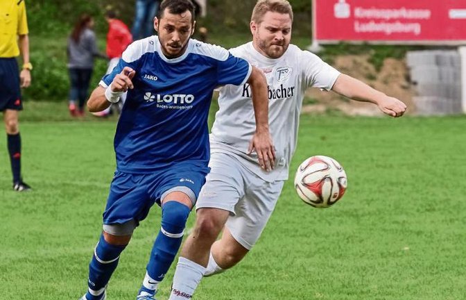 Sven Adamovic (links) und seine Teamkameraden des VfB Vaihingen sind Spieler, „die fußballerisch stark sind, aber oft überteiben“, bemängelt VfB-Trainer Goran Musura. Foto: Simecek