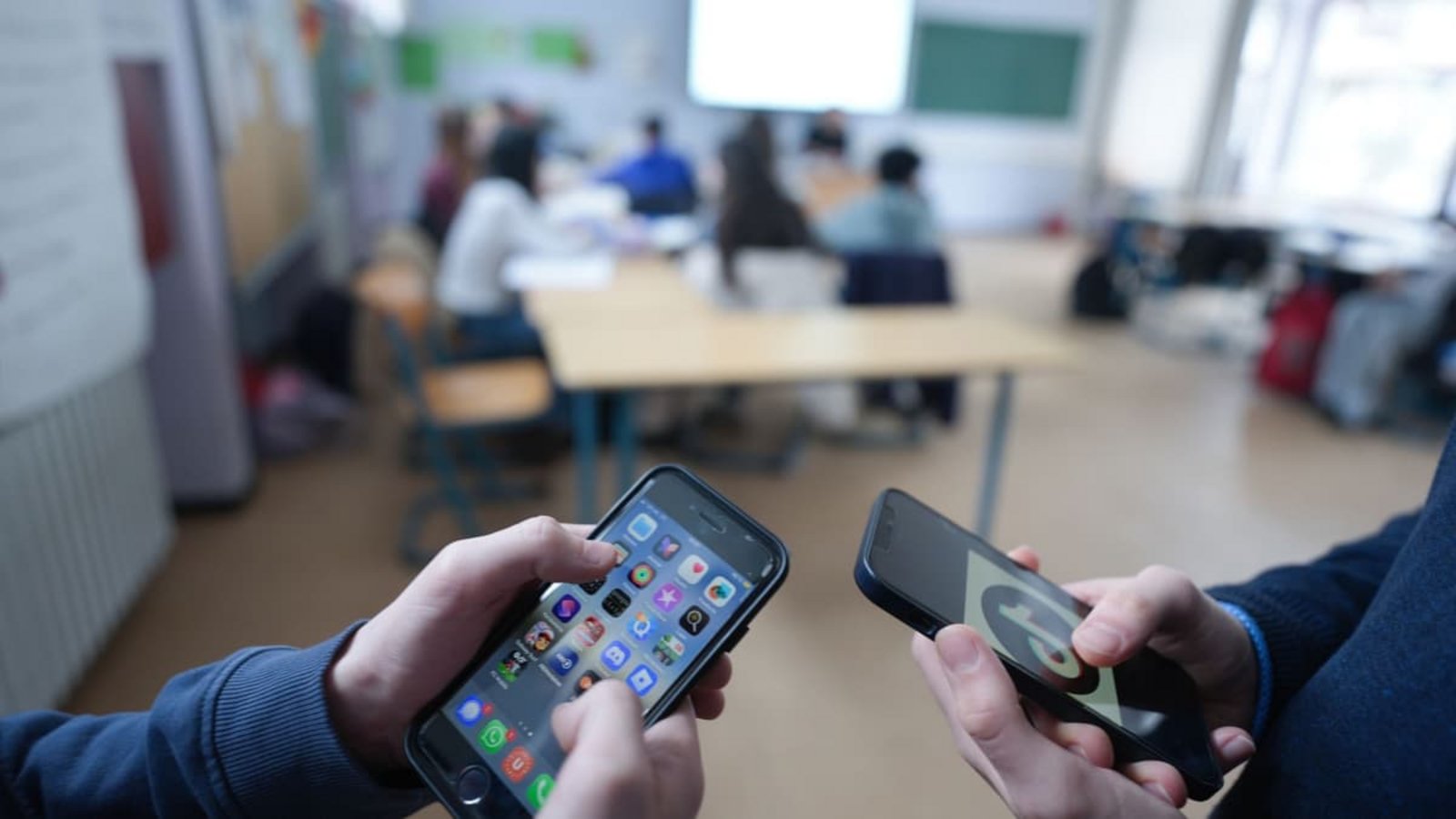 Die pädagogische Nutzung von Digitalgeräten soll weiter möglich sein, die private aber nicht.Marcus Brandt/dpa