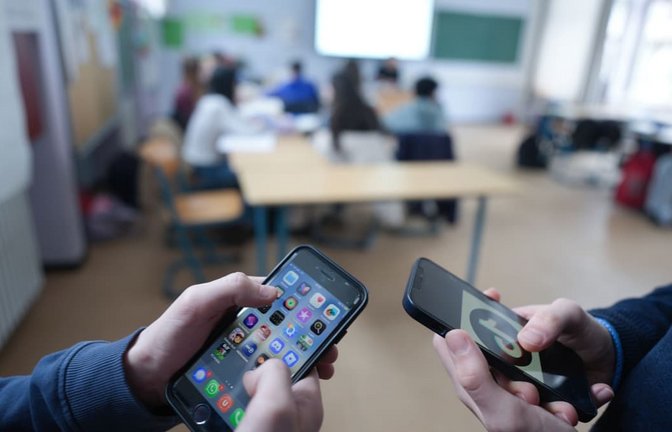 Die pädagogische Nutzung von Digitalgeräten soll weiter möglich sein, die private aber nicht.<span class='image-autor'>Marcus Brandt/dpa</span>