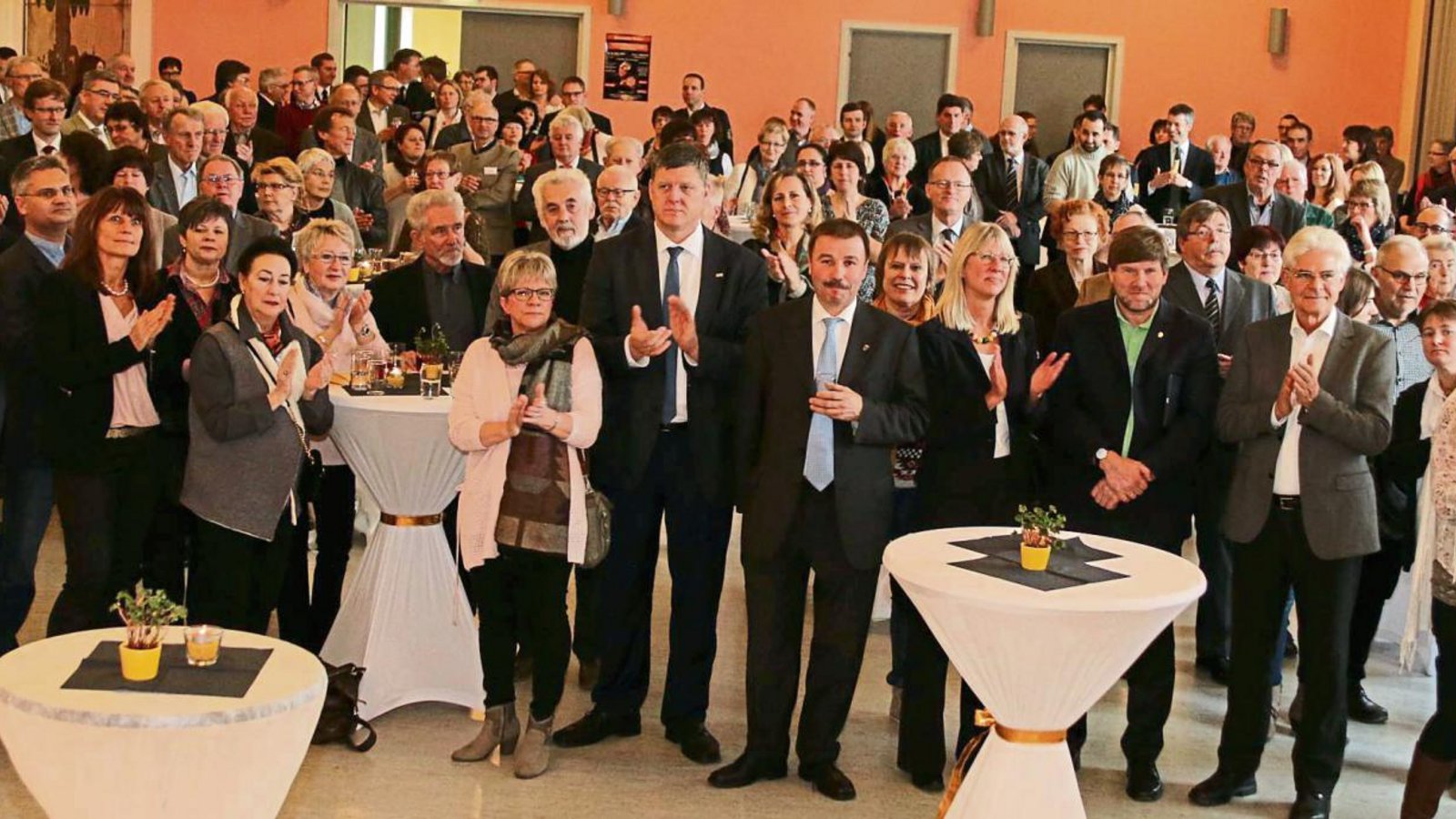 Rund 200 Besucher kamen gestern Nachmittag zum Neujahrsempfang in die Oberriexinger Stadthalle. Fotos: Bögel Rund 200 Besucher kamen gestern Nachmittag zum Neujahrsempfang in die Oberriexinger Stadthalle. Fotos: Bögel
