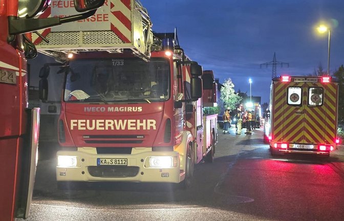 Rettungsdienst und Feuerwehr waren am Sonntagabend in Büchig im Einsatz.<span class='image-autor'>Thomas Riedel/dpa</span>