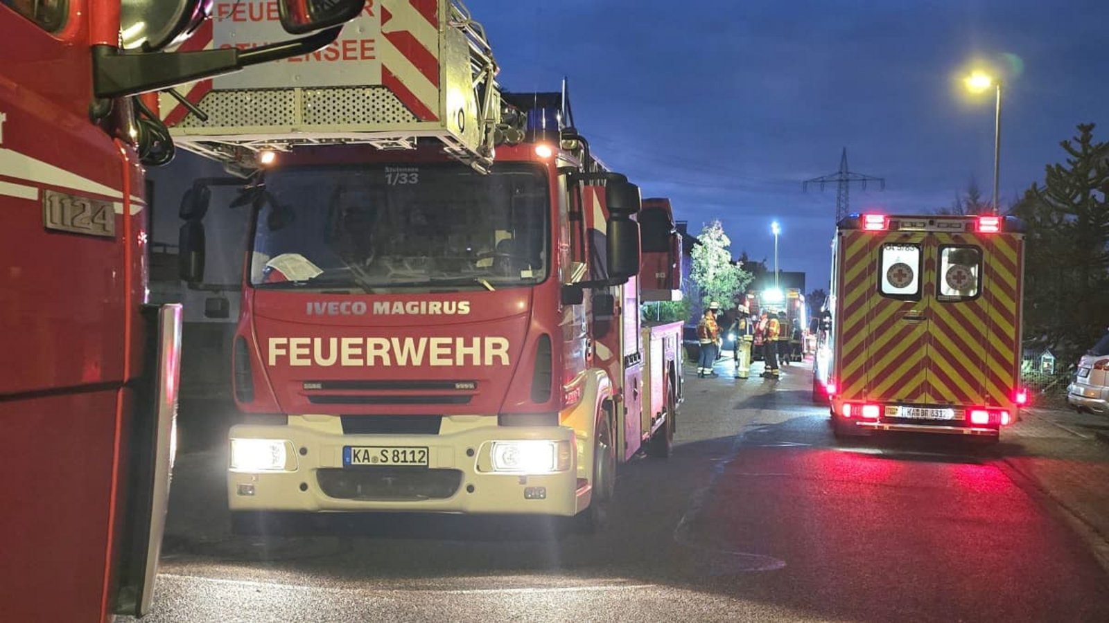 Rettungsfahrzeuge im Einsatz in Büchig bei Stutensee.Thomas Riedel/dpa Rettungsfahrzeuge im Einsatz in Büchig bei Stutensee.Thomas Riedel/dpa