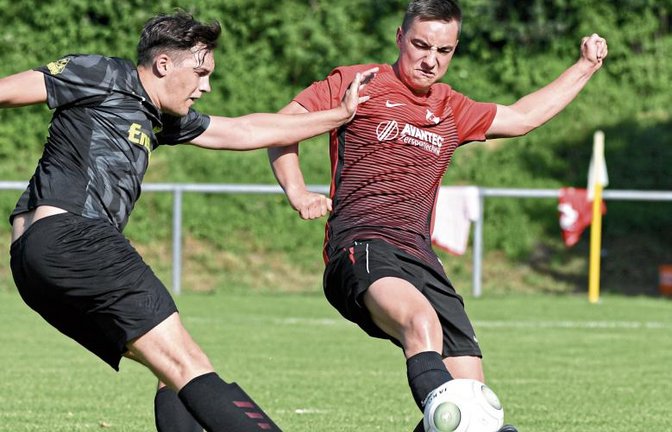 Paul Arnold (rechts) fällt nach seinem Innenbandriss zwar immer noch aus. Doch SVH-Trainer Sergej Hilgenberg ist zuversichtlich, dass die Trainingspause in wenigen Tagen endet. Foto: Leitner