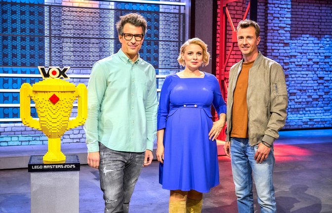V.l.: Moderator Daniel Hartwich, Spielzeug-Design-Direktorin Elisabeth Kahl-Backes und Deutschlands einziger zertifizierter LEGO Modellbauer René Hoffmeister<span class='image-autor'>Foto: RTL / Frank Dicks</span>