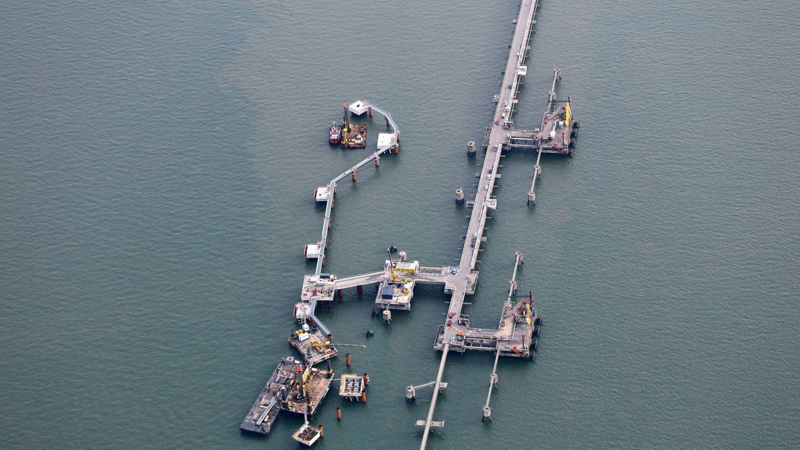 In Wilhelmshaven wird ein   LNG-Terminal gebaut.Foto: IMAGO/blickwinkel/IMAGO/Luftbild Bertram