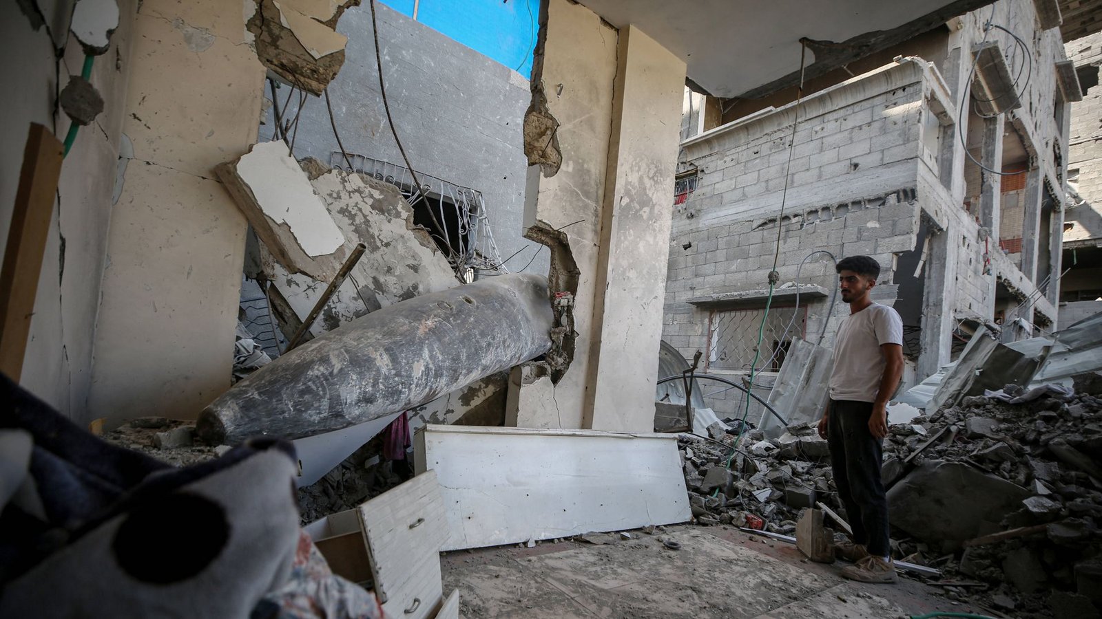 Eine nicht explodierte Bombe in Gaza: KI im Krieg birgt hohe Risiken und kann folgenschwere Fehlentscheidungen auslösen (Symbolfoto).Foto: IMAGO/APAimages/IMAGO/Omar Ashtawy \ apaimages