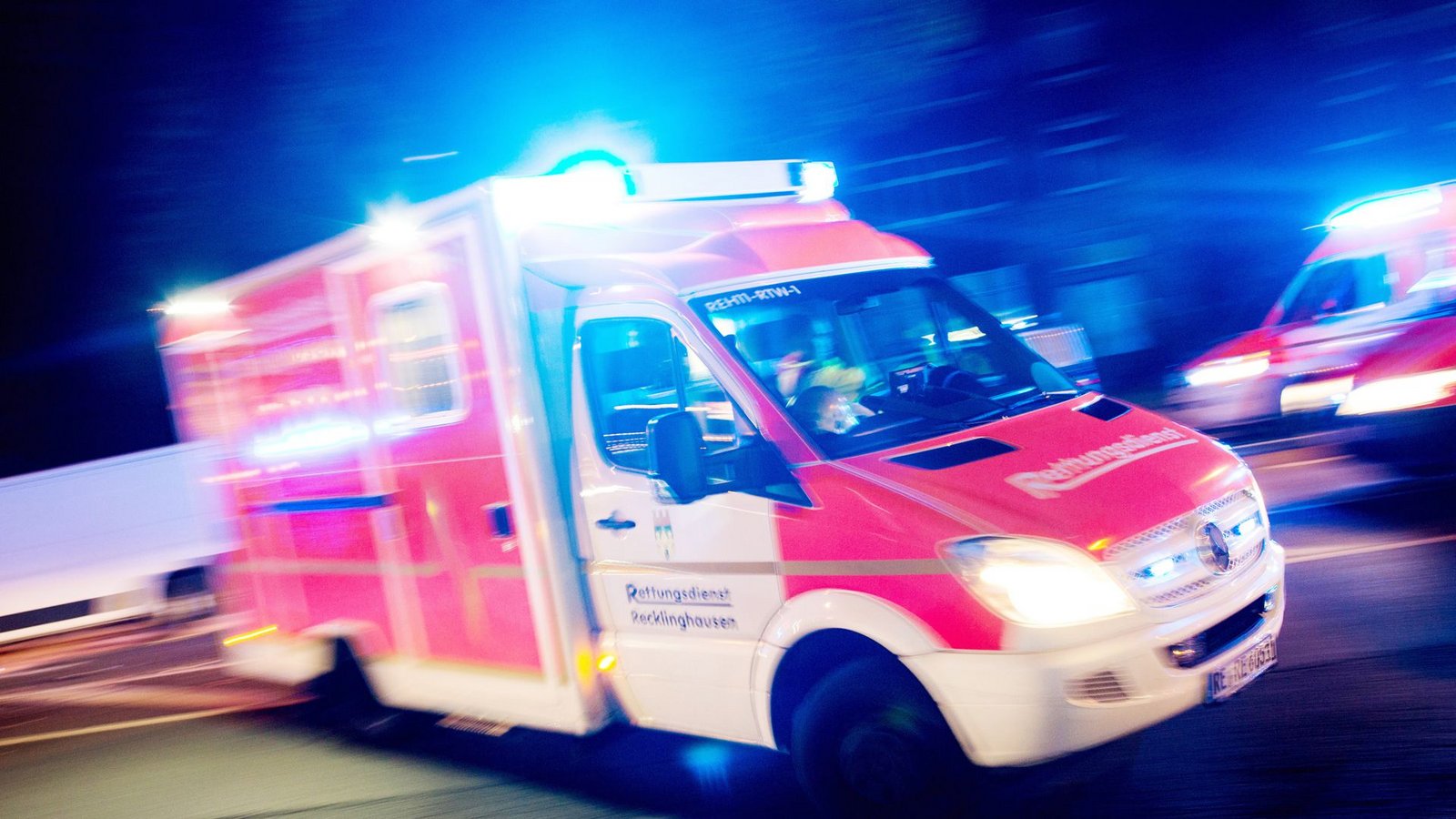 Bei dem Unfall wurden eine 31 Jahre alte Frau und ihr Kind leicht verletzt in eine Klinik gebracht. (Symbolbild)Foto: picture alliance/dpa/Marcel Kusch
