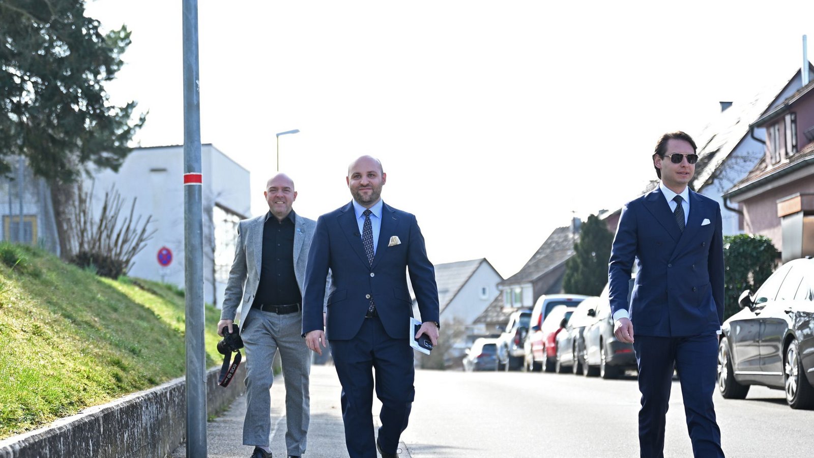 AfD-Spitzenkandidat Markus Frohnmaier auf dem Weg zur Stimmabgabe in Weil der Stadt.Foto: Markus Lenhardt/dpa AfD-Spitzenkandidat Markus Frohnmaier auf dem Weg zur Stimmabgabe in Weil der Stadt.Foto: Markus Lenhardt/dpa