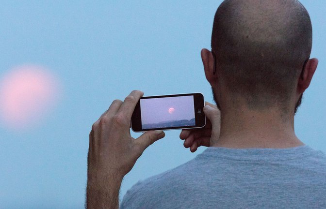 Am Sonntag tritt der Mond wieder in den Kernschatten der Erde.<span class='image-autor'>Foto: Friso Gentsch/dpa</span>