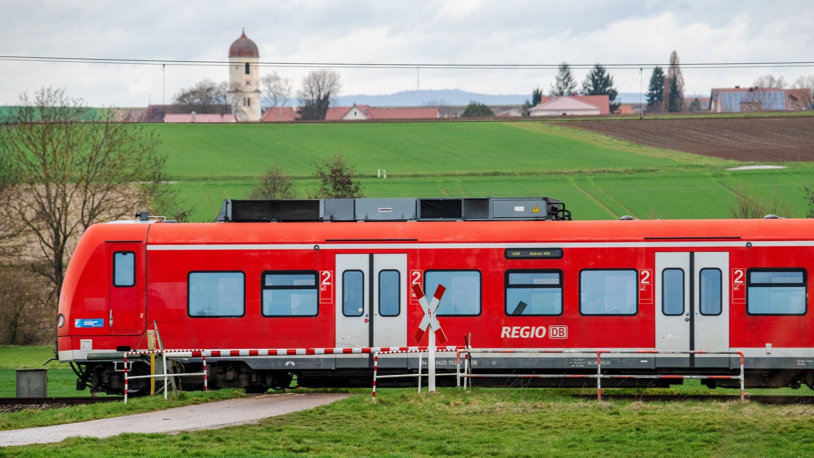 Eine 18-Jährige wird am Donnerstag im Zug von Oberkochen nach Aalen von einem älteren Mann sexuell belästigt. (Symbolbild)Foto: IMAGO/Wolfgang Maria Weber/IMAGO/Wolfgang Maria Weber Eine 18-Jährige wird am Donnerstag im Zug von Oberkochen nach Aalen von einem älteren Mann sexuell belästigt. (Symbolbild)Foto: IMAGO/Wolfgang Maria Weber/IMAGO/Wolfgang Maria Weber
