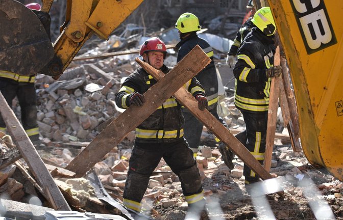 Auch aus Dnipro wurden schwere Explosionen gemeldet.<span class='image-autor'>Foto: Mykola Synelnykov/AP/dpa</span>