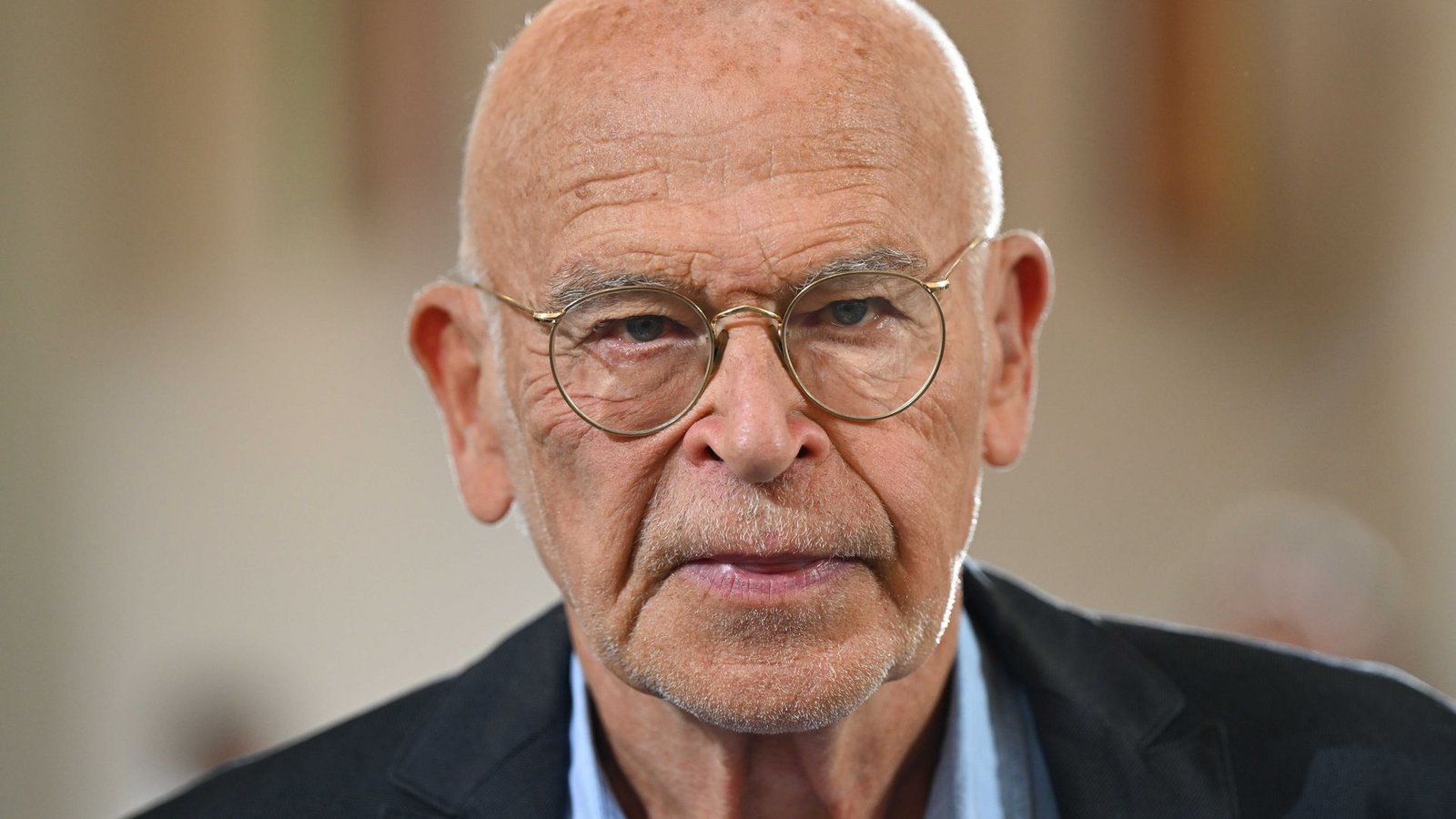Günter Wallraff fragt sich, wie künftig zwischen Besuchern unterschieden werden soll, die als Touristen oder zum Beten in den Dom kommen. (Archivbild)Foto: Arne Dedert/dpa