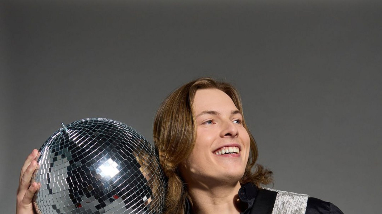 Gabriel Kelly (22) hat das Talent seines berühmten Vaters Angelo Kelly geerbt. Als Rapper hat er allerdings eine ganz andere musikalische Richtung eingeschlagen.Foto: RTL / Arya Shirazi/Porträts