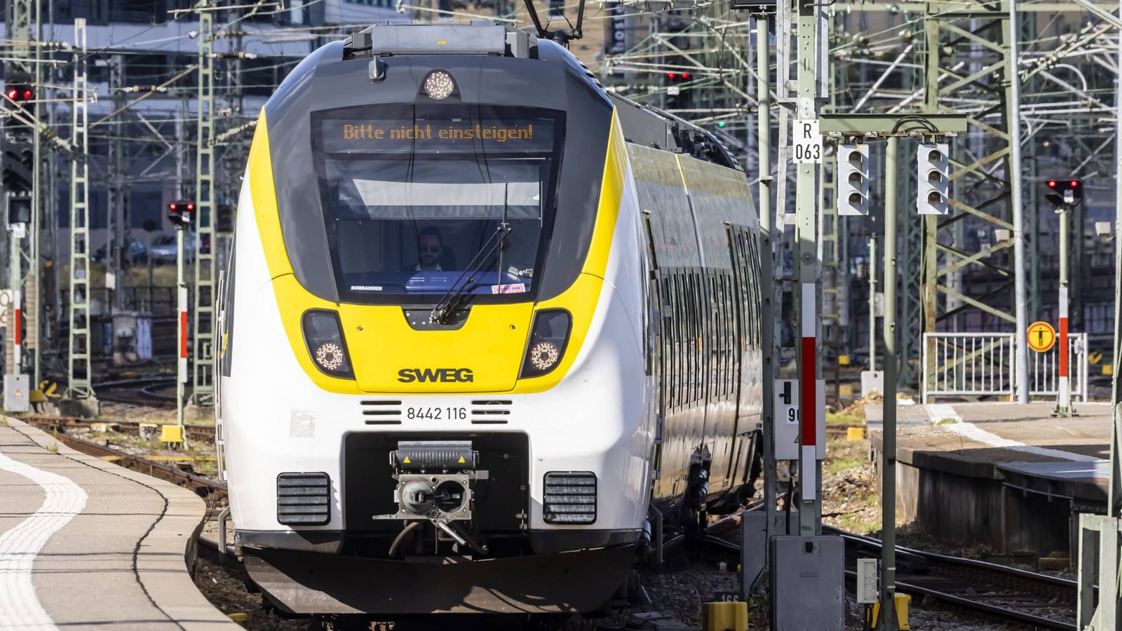 Mehrere MEX-Linien sind in den kommenden Wochen eingeschränkt – und fahren nicht zum Stuttgarter Hauptbahnhof.Foto: IMAGO/Arnulf Hettrich Mehrere MEX-Linien sind in den kommenden Wochen eingeschränkt – und fahren nicht zum Stuttgarter Hauptbahnhof.Foto: IMAGO/Arnulf Hettrich