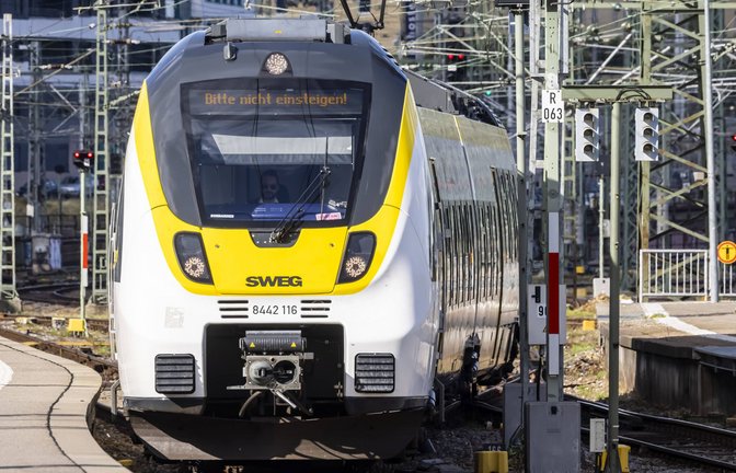 Mehrere MEX-Linien sind in den kommenden Wochen eingeschränkt – und fahren nicht zum Stuttgarter Hauptbahnhof.<span class='image-autor'>Foto: IMAGO/Arnulf Hettrich</span>