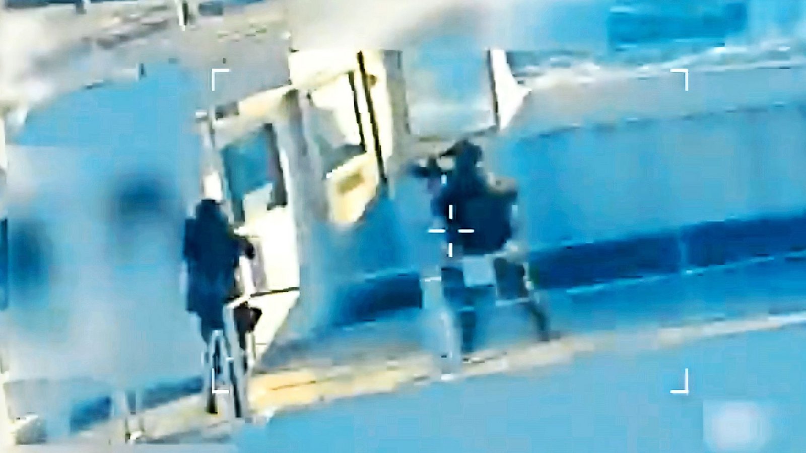 Bild aus einem Video, auf dem X-Account von Generalstaatsanwältin Pam Bondi gepostet. Es zeigt einen Öltanker, der von den US-Streitkräften vor der Küste Venezuelas beschlagnahmt wird.Foto: U.S. Attorney General's Office/X