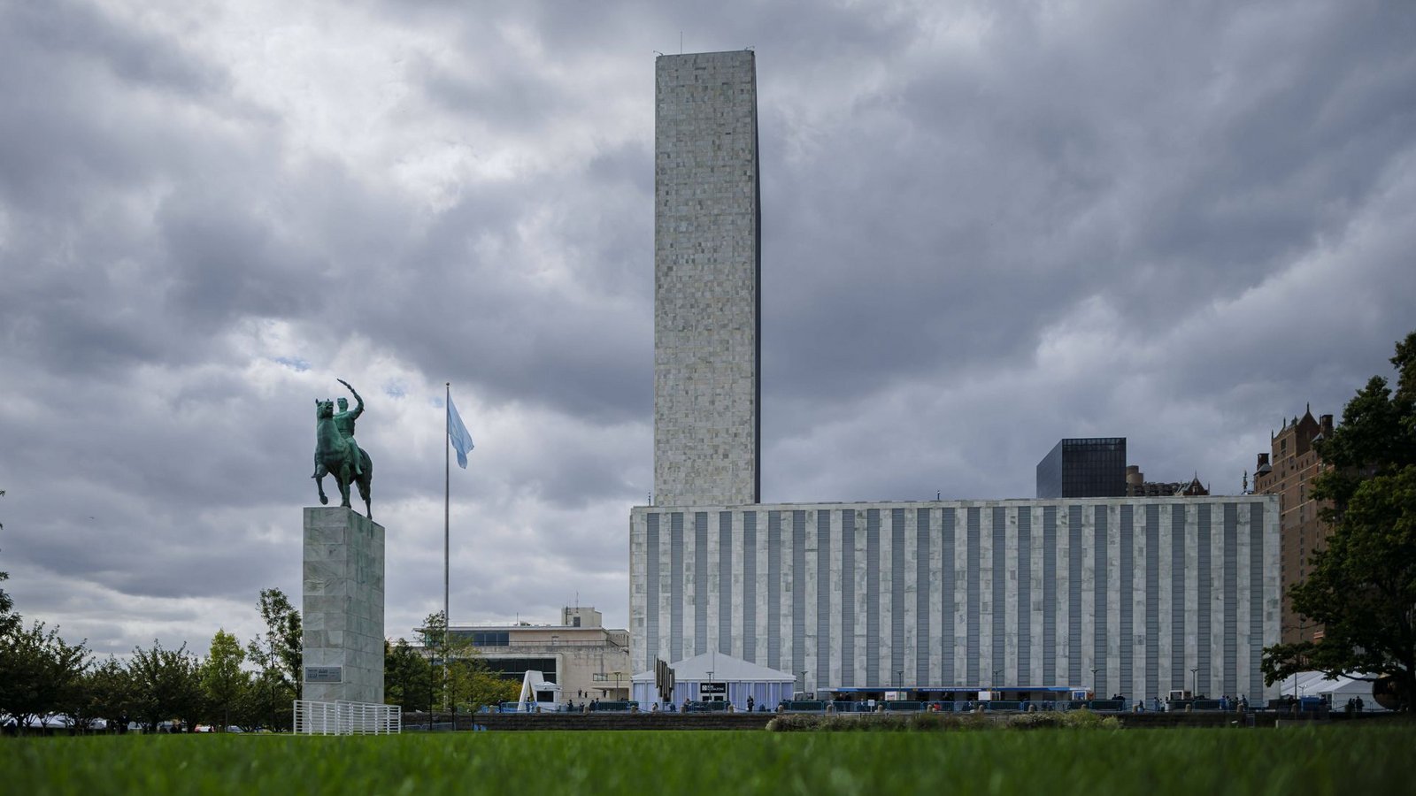 Dunkle Wolke über dem UN-Hauptquartier in New York: Die Vereinten Nationen verlieren zunehmend an Bedeutung.Foto: IMAGO/AA