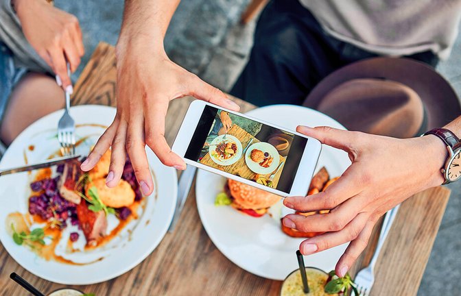 Nutzer können auf Google Sterne für Restaurants vergeben – viele posten auch Bilder vom Essen. Manche Lokale werden hundert- oder tausendfach bewertet.<span class='image-autor'>Foto: imago/ Westend61</span>