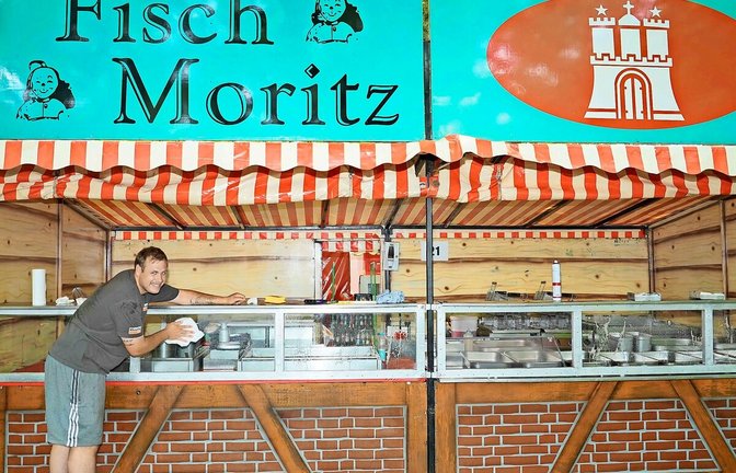 Auf dem Karlsplatz wird der Fischmarkt aufgebaut.<span class='image-autor'>Foto: Andreas Rosar</span>