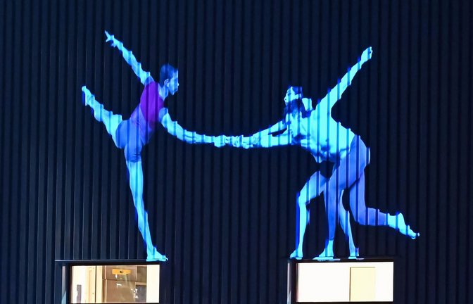 Bei dem Projekt "Ballet of the City" werden Choreografien des Karlsruher Staatsballetts im gesamten Stadtraum an Wände und Gebäude projiziert.<span class='image-autor'>Foto: Uli Deck/dpa</span>