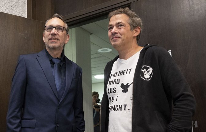 Rechtsanwalt Ralf Ludwig (links) und „Querdenken“-Gründer Michael Ballweg. Jetzt vertritt Ludwig auch einen der Beschuldigten der Aschermittwochs-Ausschreitungen in Biberach.<span class='image-autor'>Foto: Lichtgut/Julian Rettig</span>