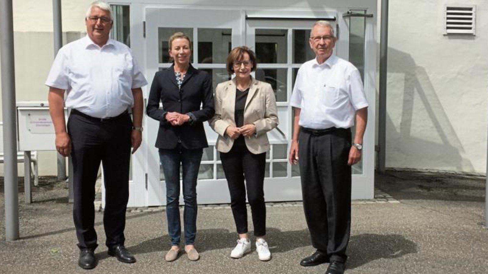 Kandidatin Knecht (Zweite v. li.) in Eberdingen bei Bürgermeister Schäfer (links) mit Dagmar Holzberg und Friedrich Wahl. Foto: p