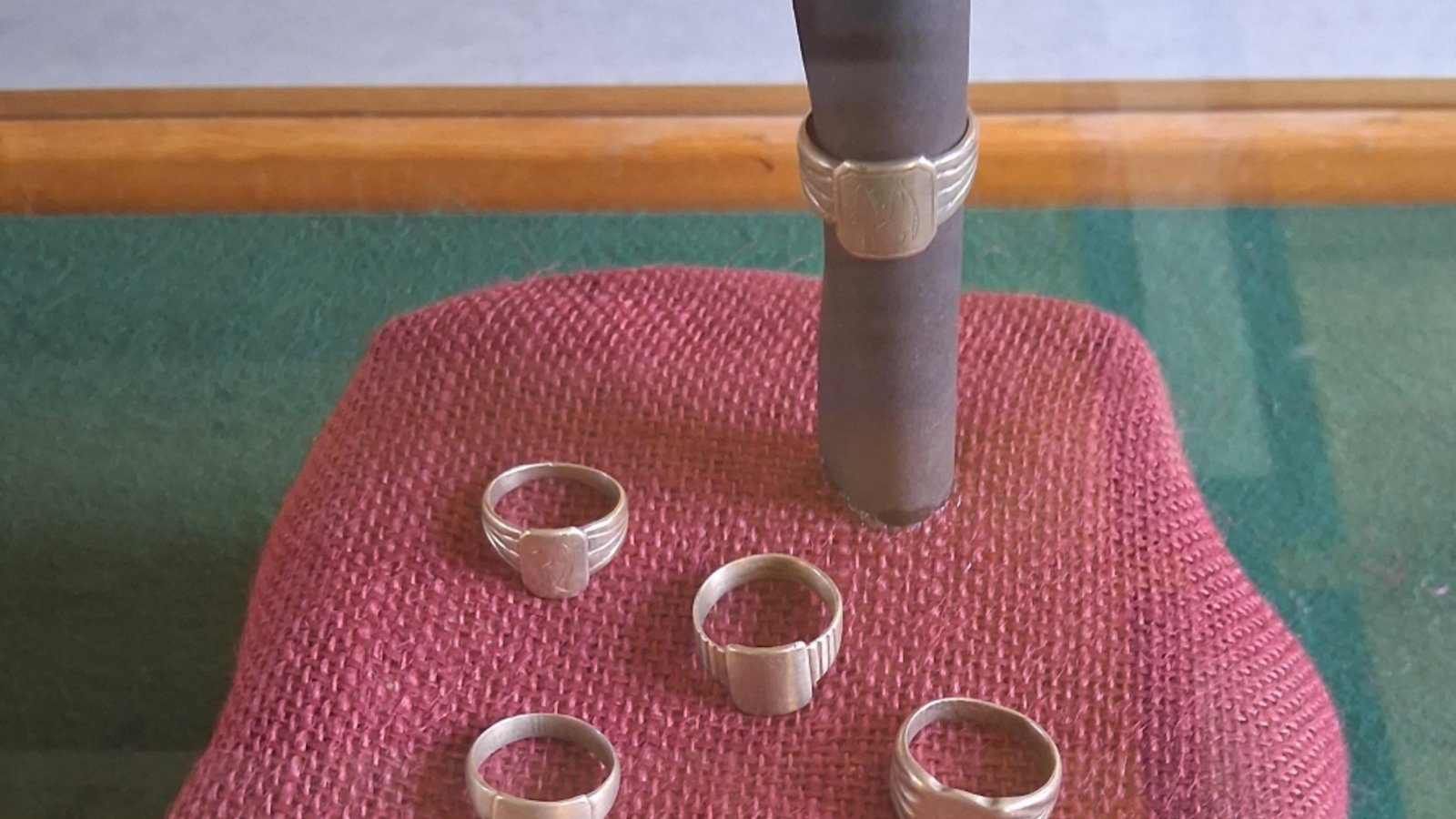 Ein Häftling war Juwelier – und fertigte gegen Lebensmittel Schmuck für SS-Leute.