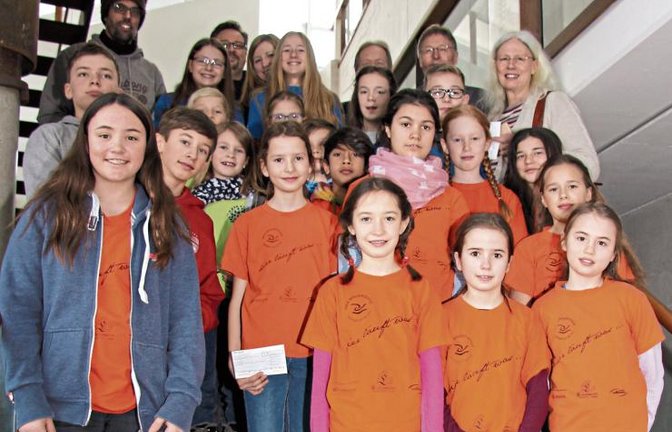 Die teilnehmerstärksten Schulen holten sich in Nussdorf ihr Preisgeld ab.  Foto: Banholzer