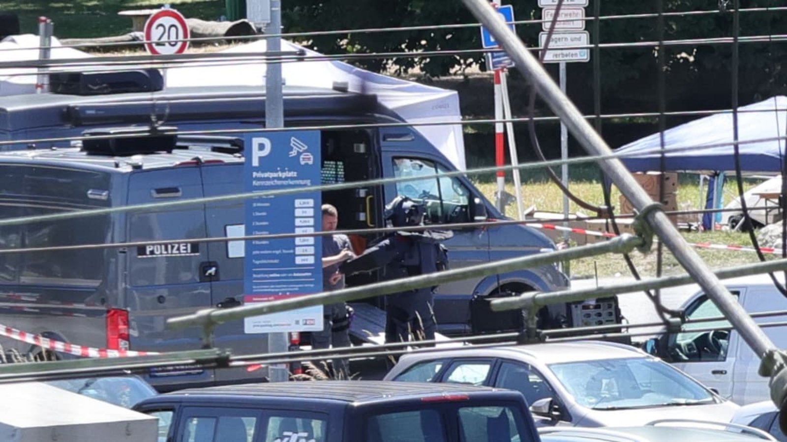 Nach einer Bombendrohung waren im Juni der 24-Stunden-Flohmarkt und der Bahnhof in Konstanz teilweise gesperrt worden.Förster/swd-medien/dpa Nach einer Bombendrohung waren im Juni der 24-Stunden-Flohmarkt und der Bahnhof in Konstanz teilweise gesperrt worden.Förster/swd-medien/dpa