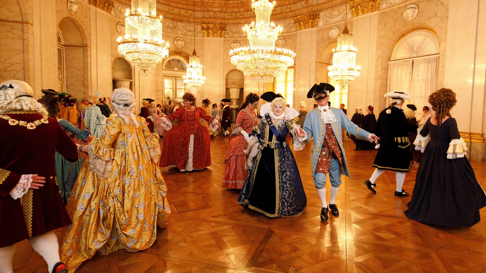 Feiern wie zu Zeiten der Könige und Herzöge: Der Venezianische Maskenball findet am 3. September zum zweiten Mal im Ludwigsburger Residenzschloss statt. Foto: Tourismus & Events Feiern wie zu Zeiten der Könige und Herzöge: Der Venezianische Maskenball findet am 3. September zum zweiten Mal im Ludwigsburger Residenzschloss statt. Foto: Tourismus & Events