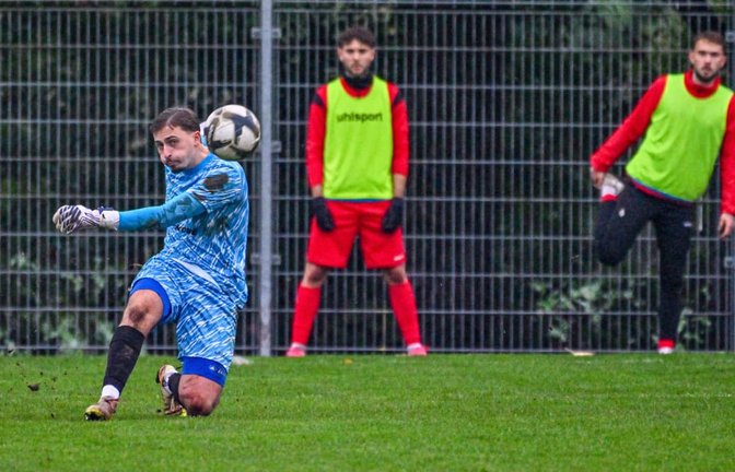 Für den Weilimdorfer Torhüter Sunny Simone wurde es ein Spieltag zum Vergessen.<span class='image-autor'>Tom Bloch</span>
