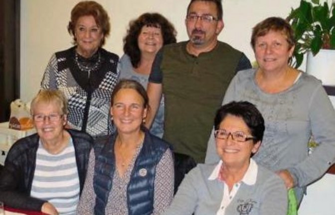 Neue und alte Gesichter: hintere Reihe (von links): Sigi Grefe, Susanne Greif, Markus Schreiner und Hildegard Mack; vordere Reihe (von links): Sabine Geiger, Bigi Eckstein und Moni Deberling.  Foto: p
