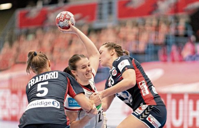 Julia Maidhof (Mitte) hat bei ihrem ersten internationalen Turnier stark aufgespielt. Foto: ddp