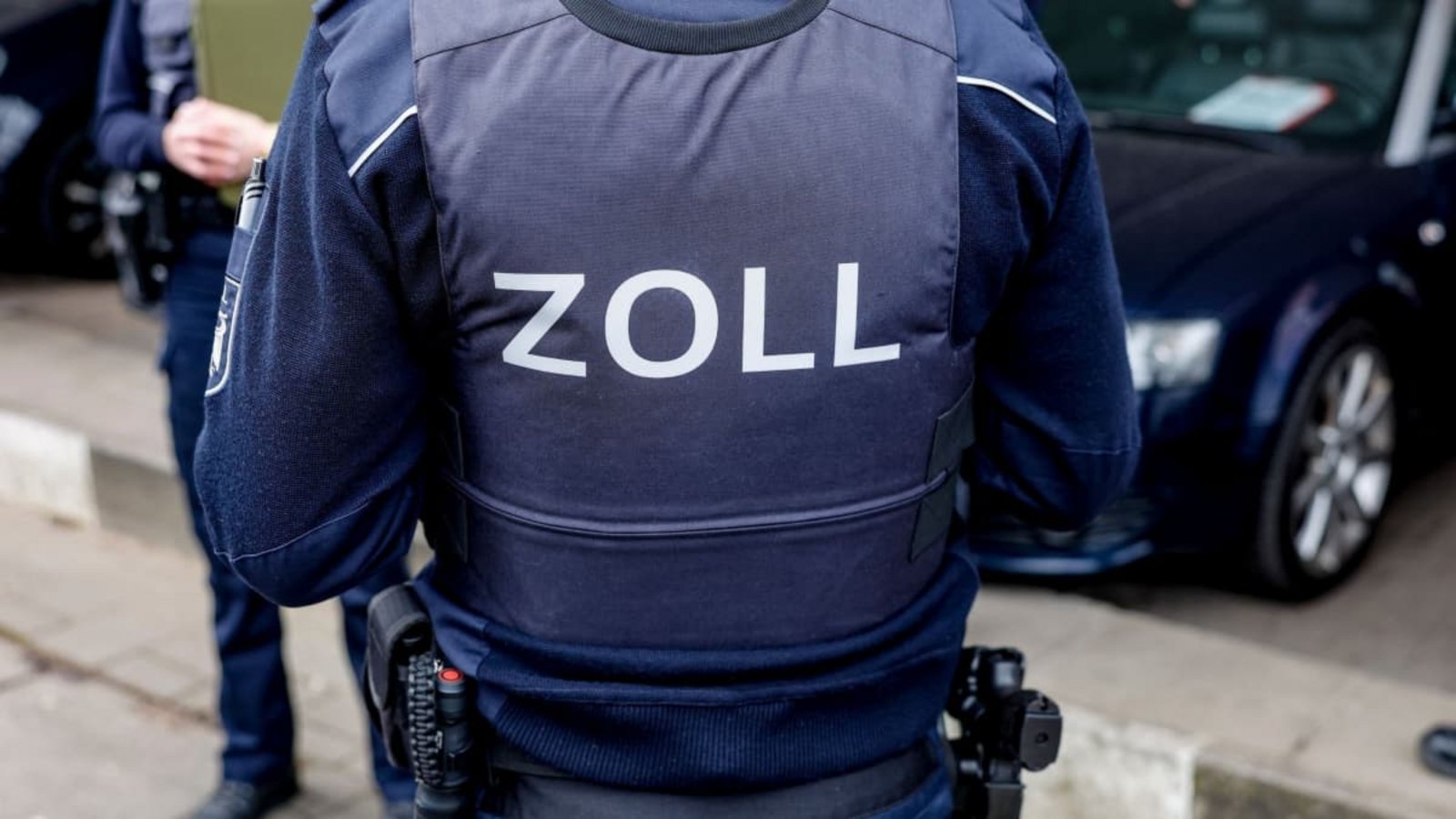 Die Finanzkontrolle Schwarzarbeit des Zolls ist zuständig für Kontrollen zur Einhaltung des Mindestlohns.Axel Heimken/dpa