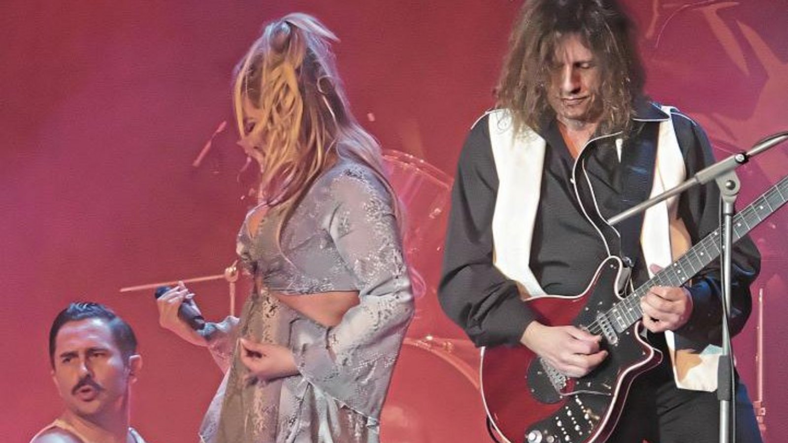 Am Donnerstagabend lebte die Musik von Queen im Pforzheimer CCP neu auf, dank Queen Real Tribute und ihrer kurzweiligen Show. Foto: Friedrich Am Donnerstagabend lebte die Musik von Queen im Pforzheimer CCP neu auf, dank Queen Real Tribute und ihrer kurzweiligen Show. Foto: Friedrich